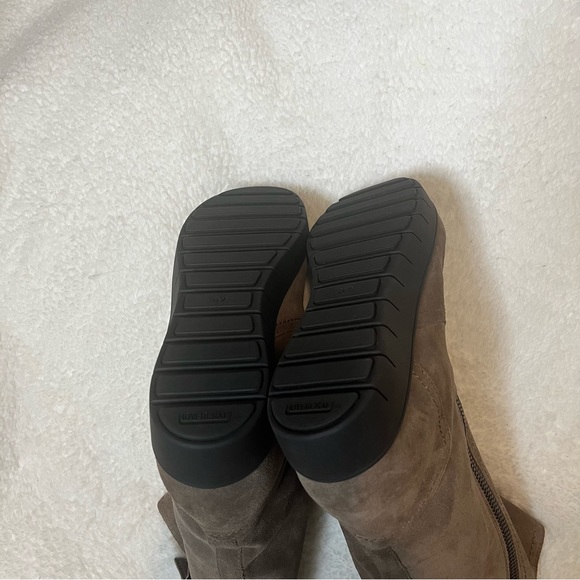 AQUATALIA "WANITA" TAUPE SUEDE LEATHER -FUR / SHEARLING LINED ZIP ANKLE BOOTS - Picture 8 of 14